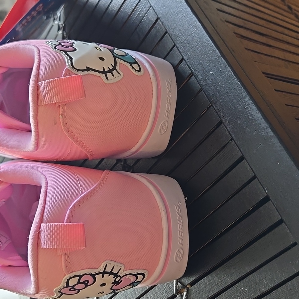 NWT Women's Pro 20 Hello Kitty Heelys in size 7 & in color Pink. - Picture 5 of 9